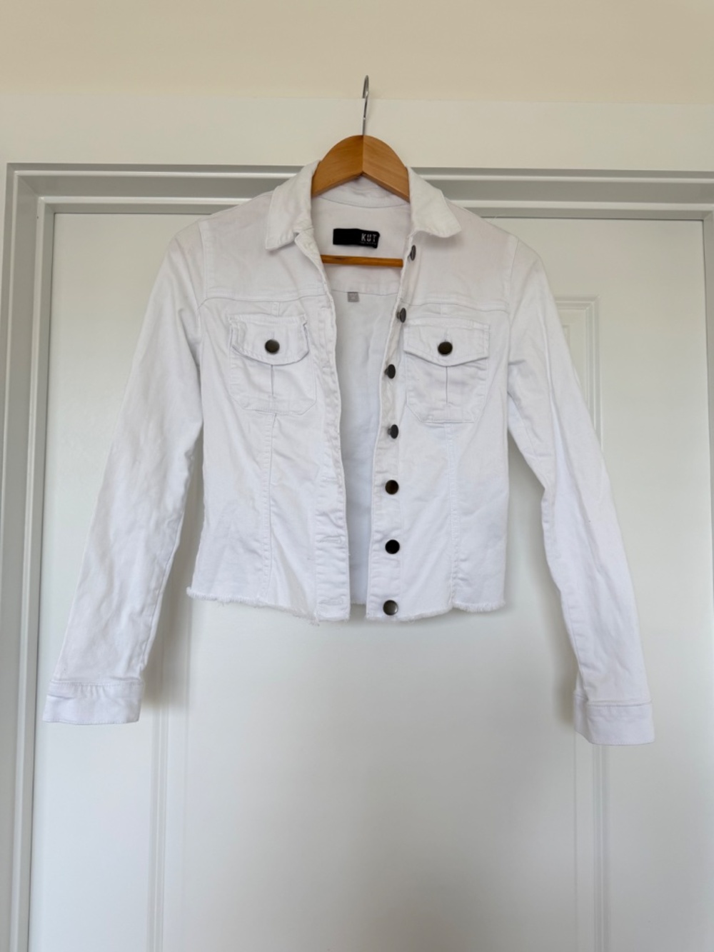KUT From The Kloth White Cropped Denim Jacket Raw Hem XS - Picture 2 of 4